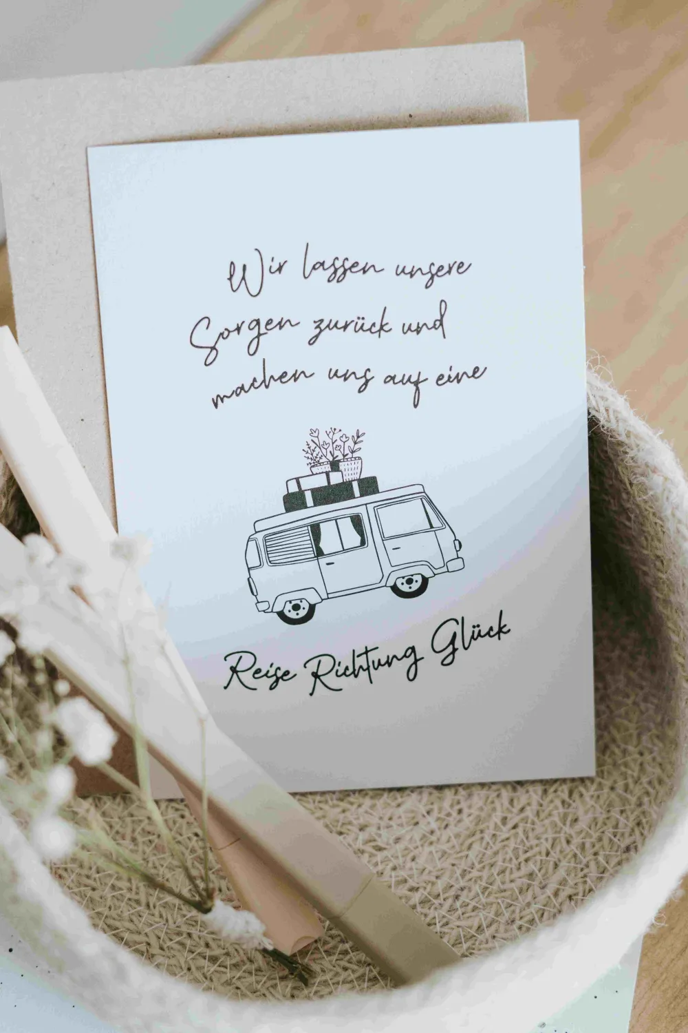 hg_postkarte_reise_richtu_0.webp Heldenglück HG Postkarte Reise Richtung Glück- Lovely Stuff