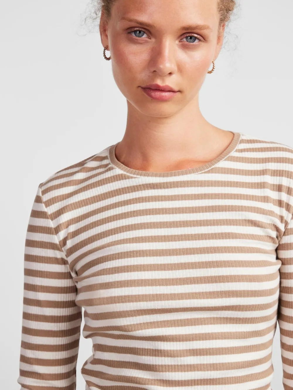 pcruka_ls_top_silver_mink_2.webp Pieces PCRuka LS Top Silver Mink/Cloud Dancer- Shirts & Blusen