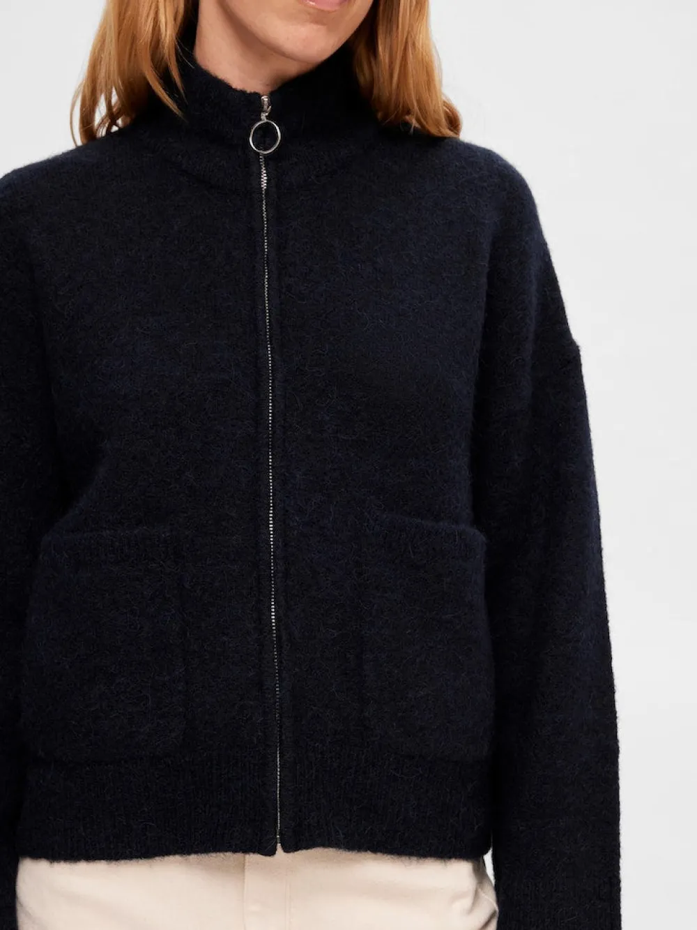 slfsia_ls_knit_zipper_car_1.webp Selected Femme SLFSia LS Knit Zipper Cardigan Dark Sapphire- Strick & Cardigans