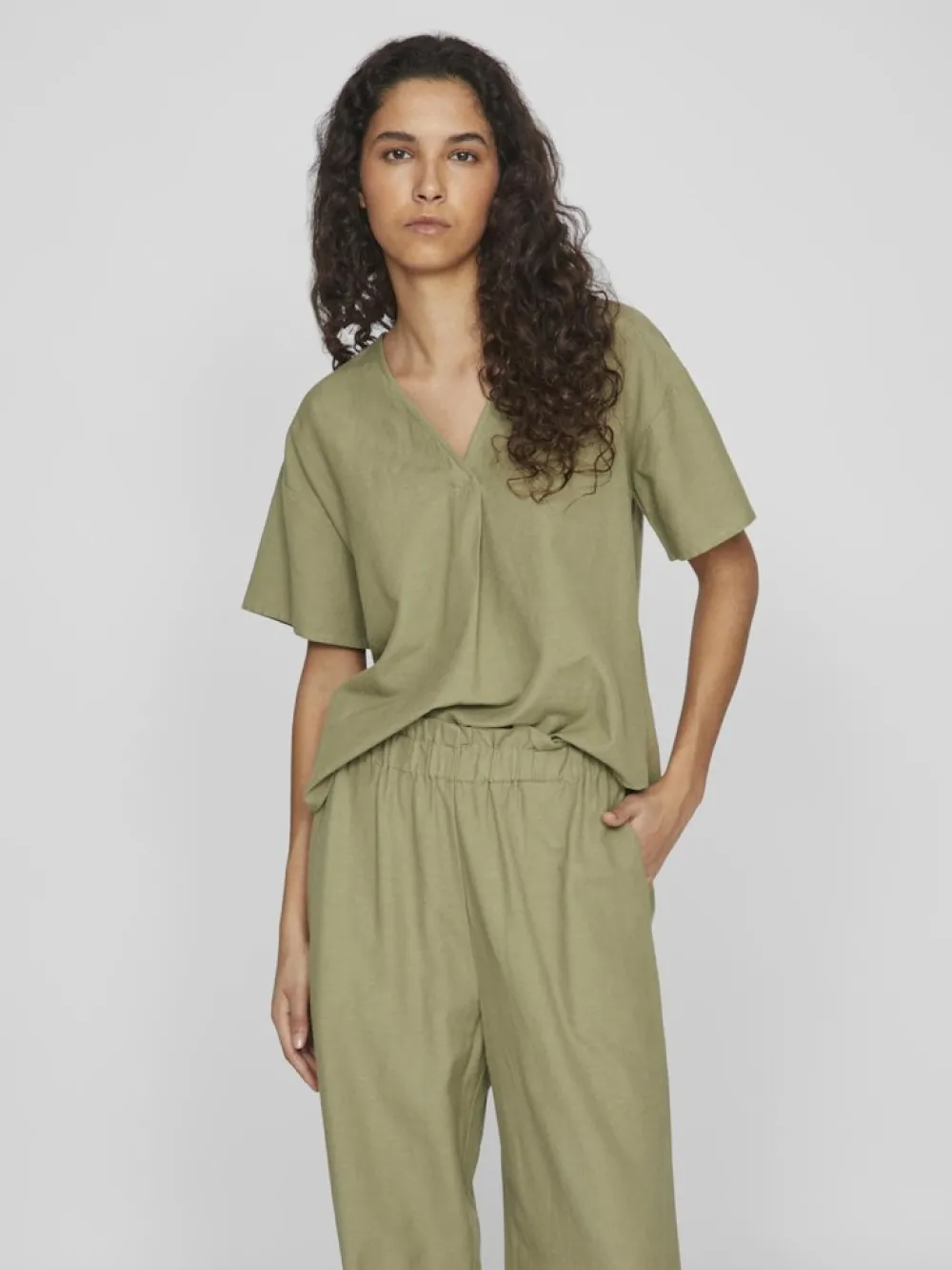 viprisilla_vneck_top_oil__1.webp Vila VIPrisilla V-Neck Top Oil Green- T-shirts & Tops