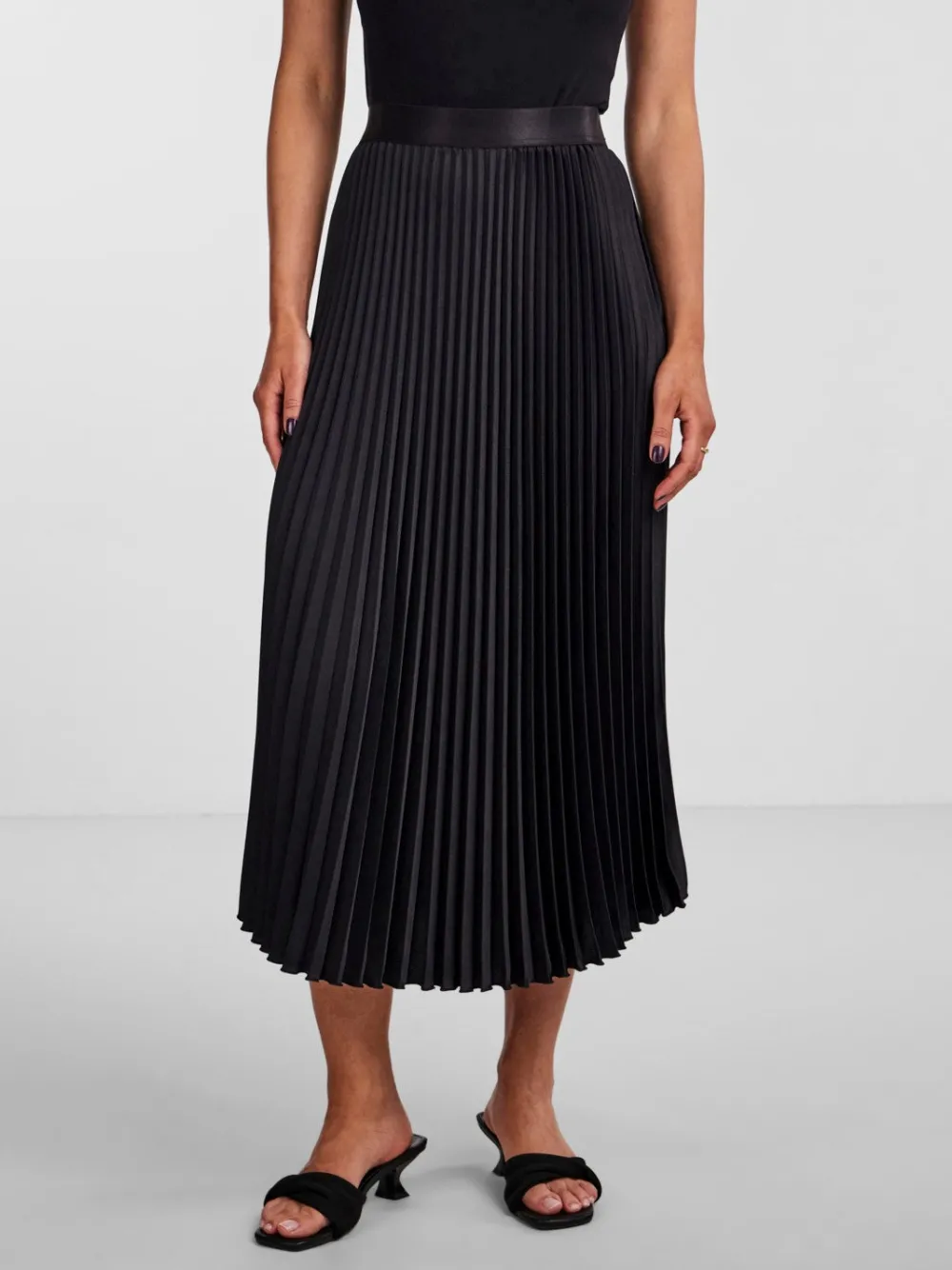yasceline_hw_midi_skirt_b_1.webp Yas Celine HW Midi Skirt- Röcke